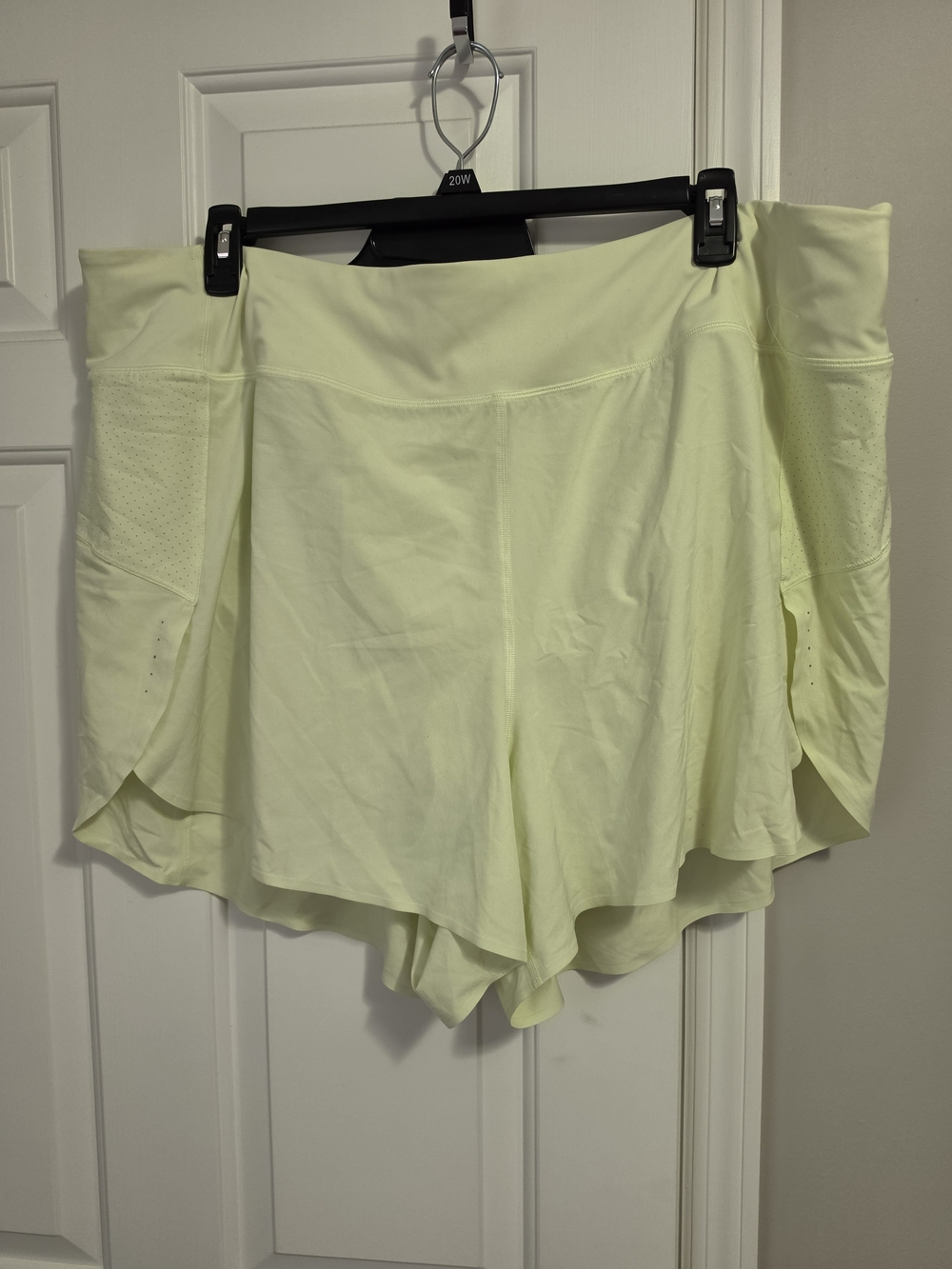 Athleta Run With It Shorts 3.5 Inch with Built-In Brief 3X Like New